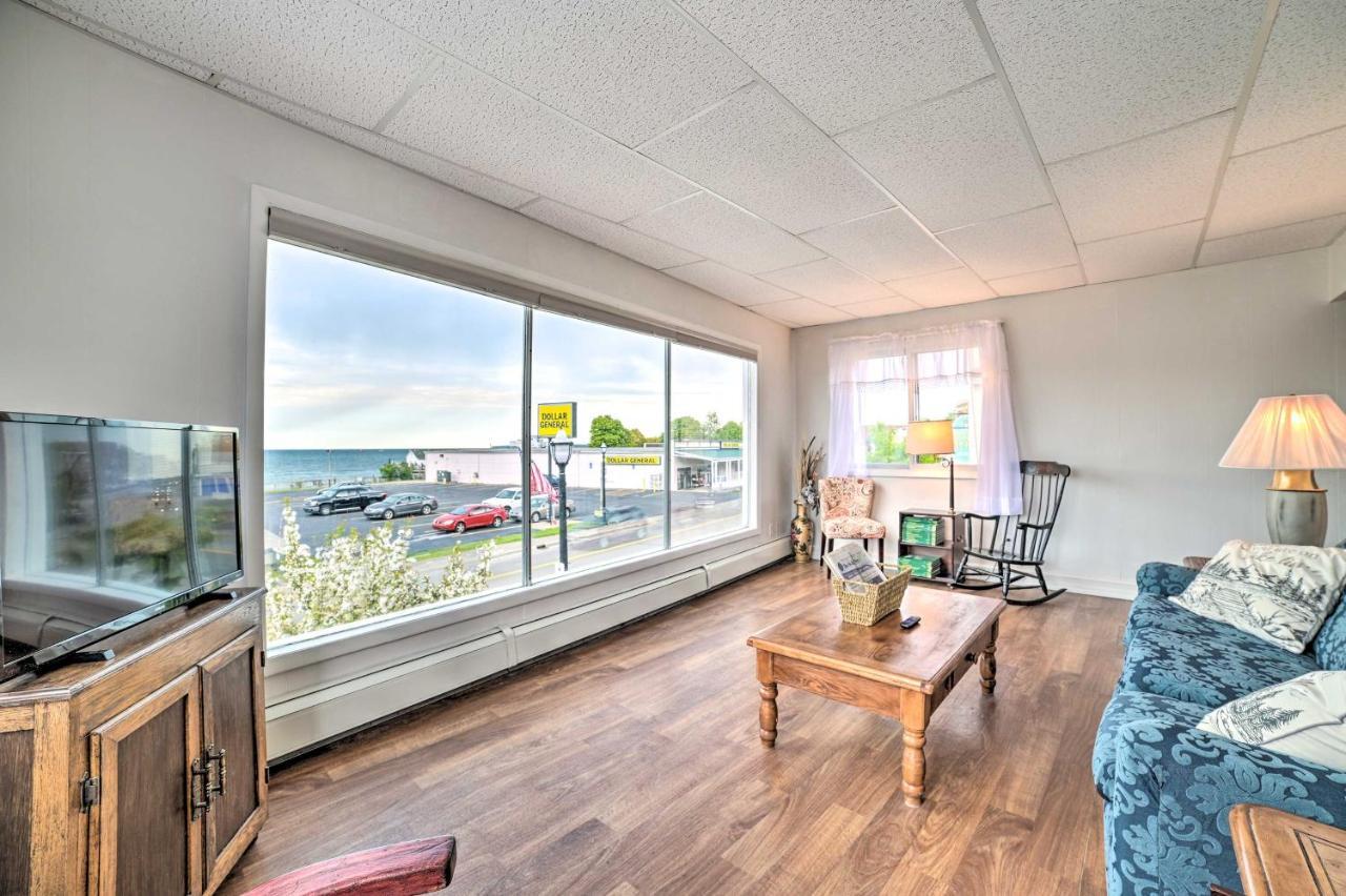 Walkable St Ignace Condo With Lake Huron Views Saint Ignace Bagian luar foto