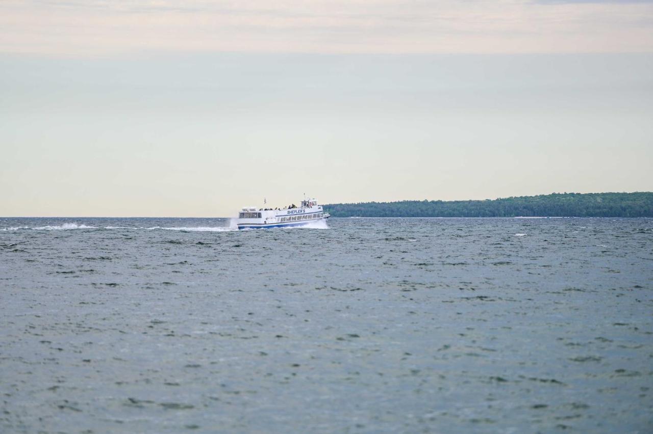 Walkable St Ignace Condo With Lake Huron Views Saint Ignace Bagian luar foto